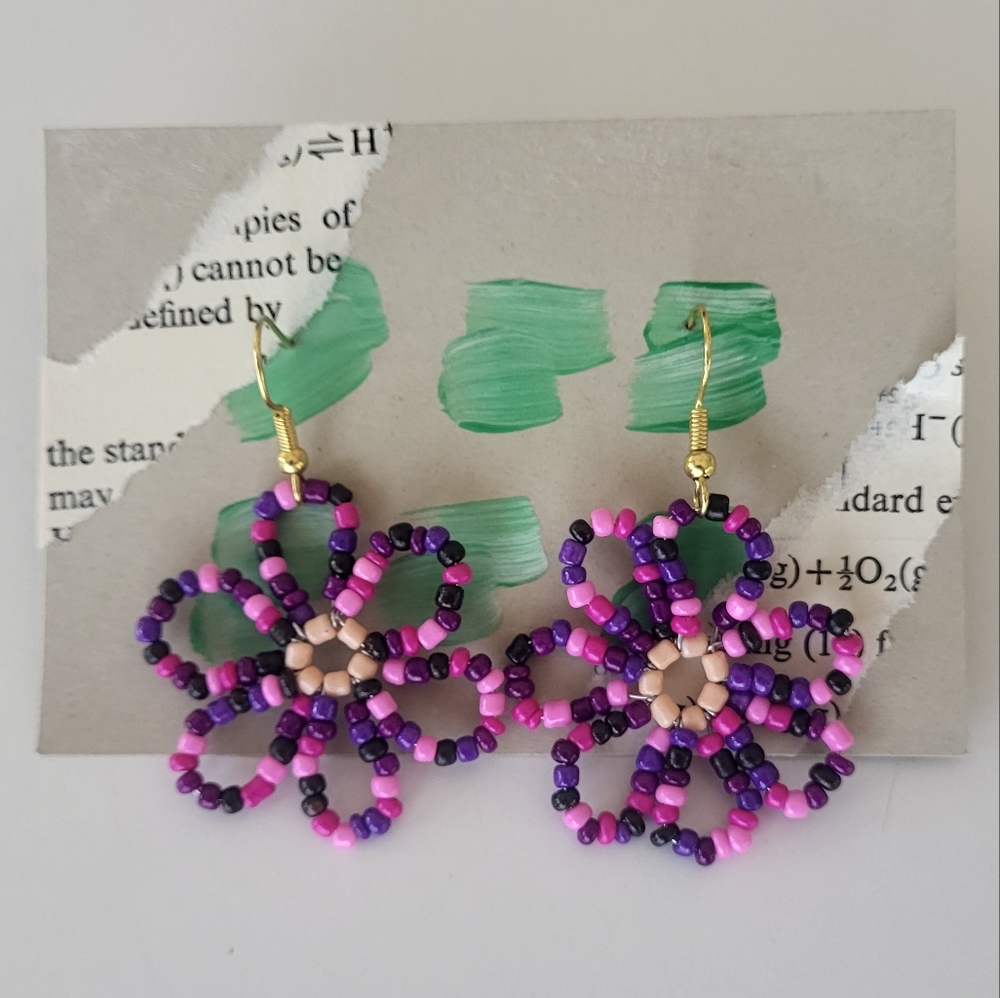 Large Purple Seed Bead Daisy Flower Earrings - Picture 2 of 4